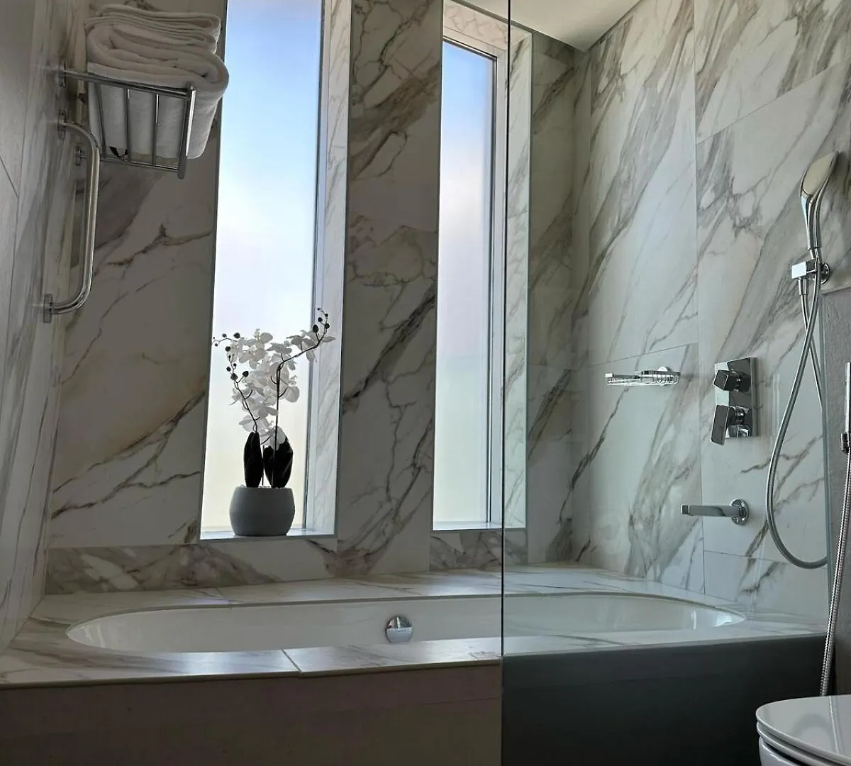 Entire Apartment In Dubai Marina