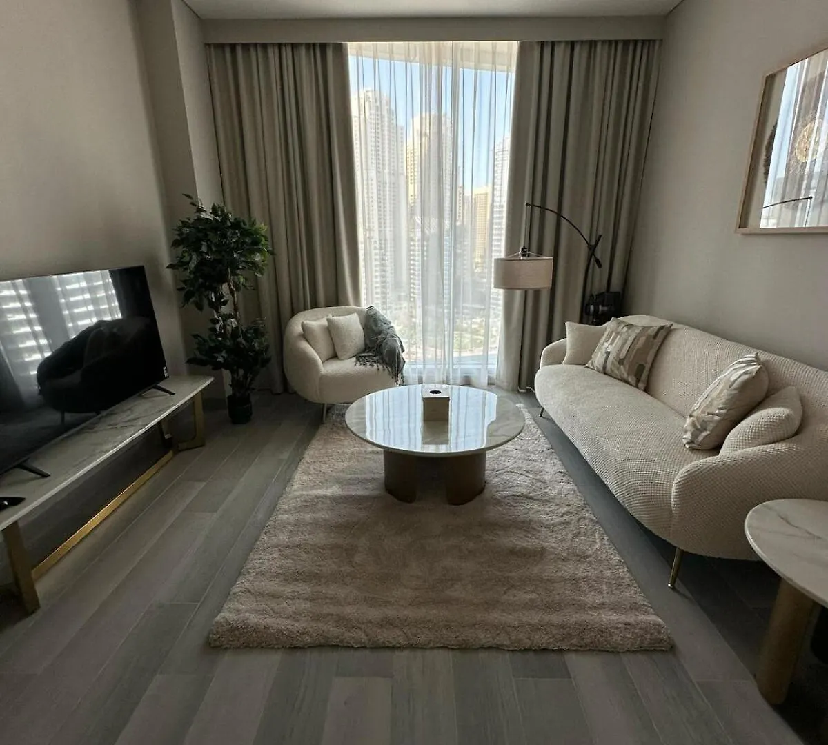 Entire Apartment In Dubai Marina